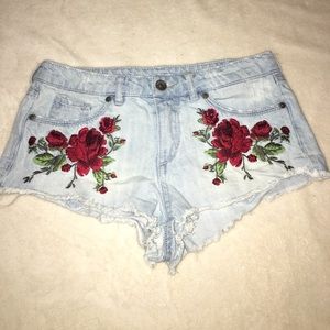 H&M Rose Embroidered Demin Shorts