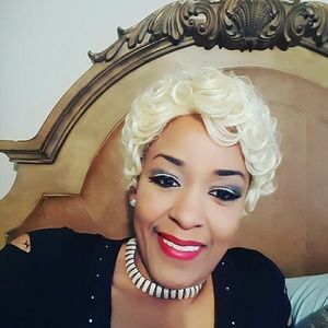 Meet your Posher, Angela