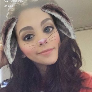 Meet your Posher, Cynthia