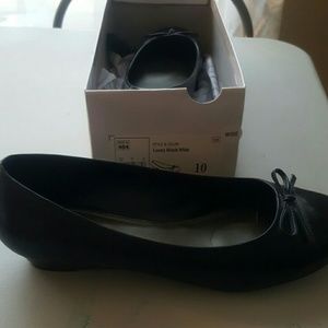 Black classy flats Wide width