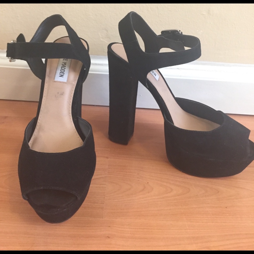 Suede Steve Madden black pumps