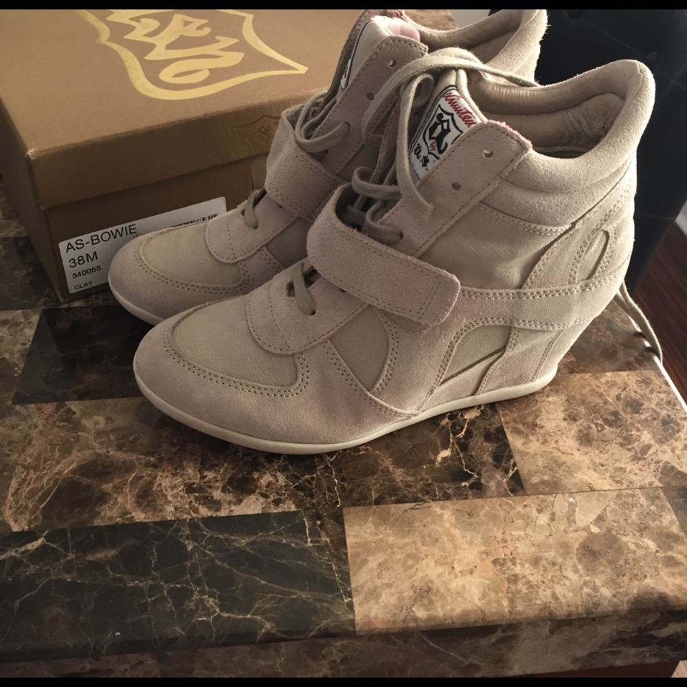 Sneaker wedge
