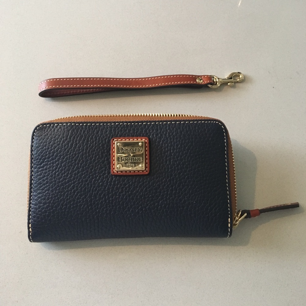NEW Dooney & Bourke wallet/wristlet