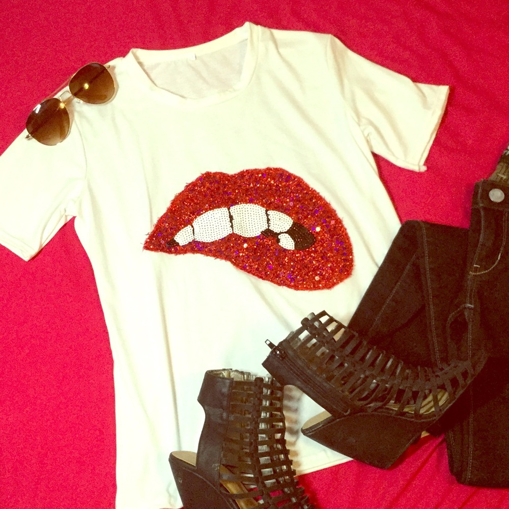 ✨ Sequined Sparkle Lip Graphic Tee Shirt