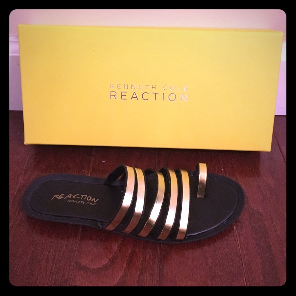 💟 SOLD 💟 Kenneth Cole Reaction Snap Trap Sandal
