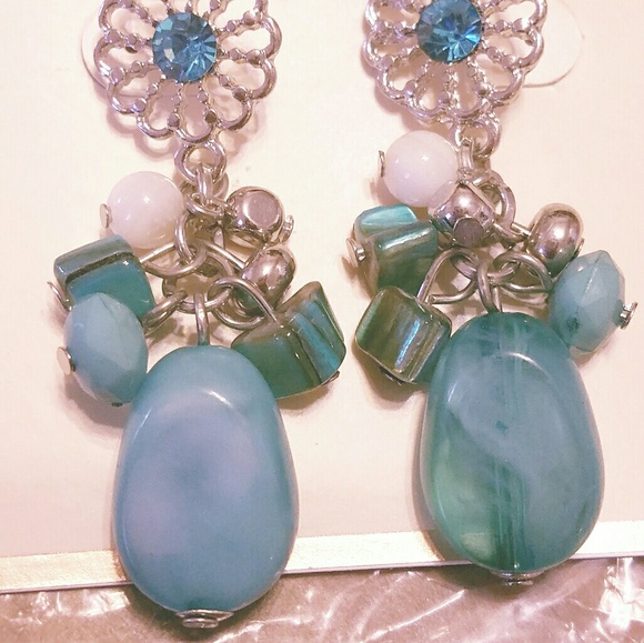 Teal sunflower dangled Earrings - Picture 2 of 3
