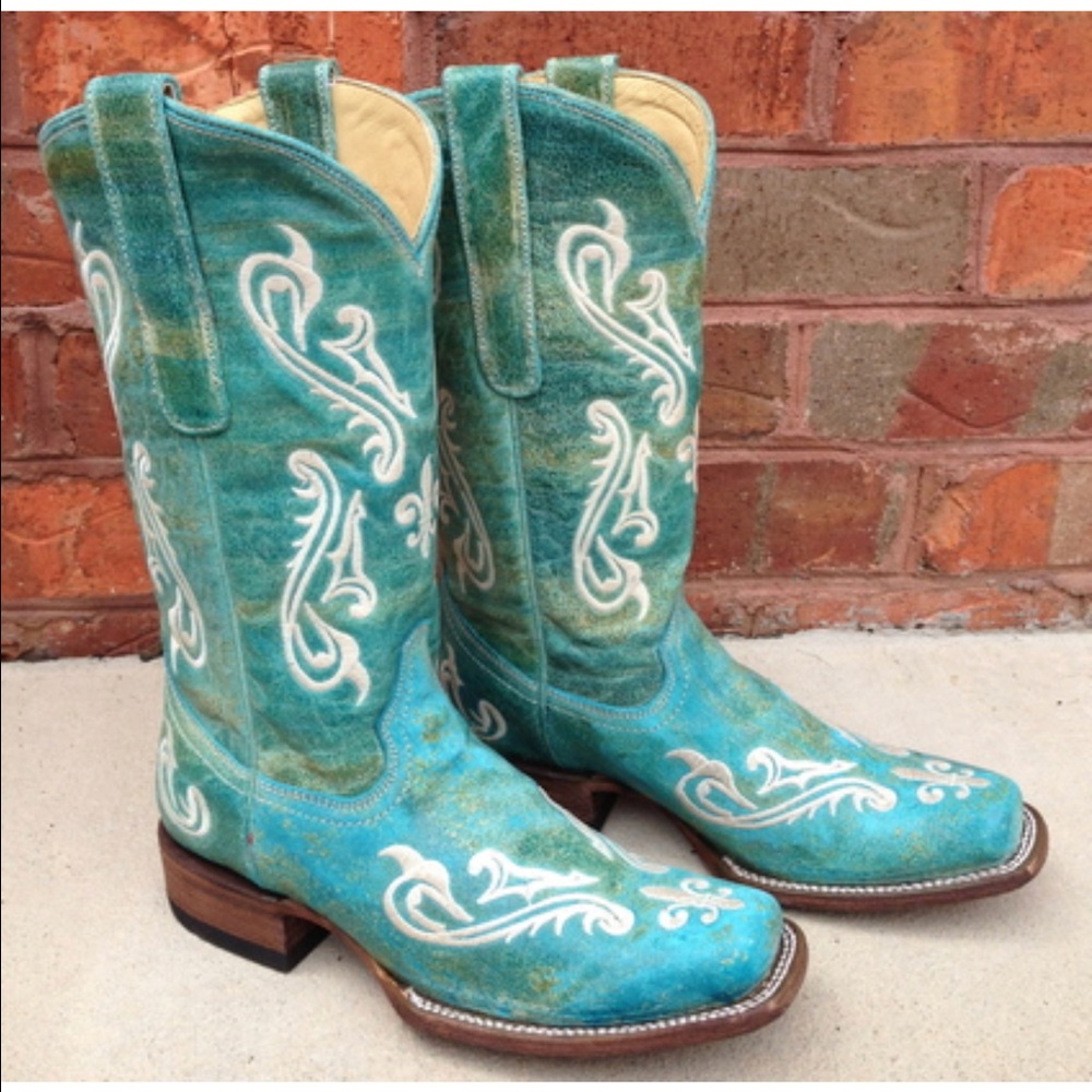 ISO: these boots size 8.