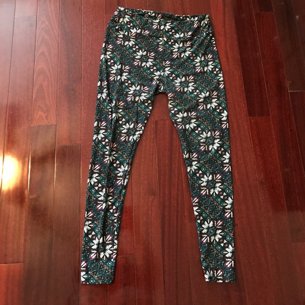 TC green and maroon flower leggings