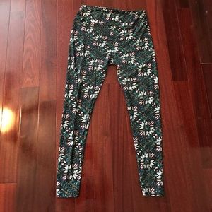 TC green and maroon flower leggings