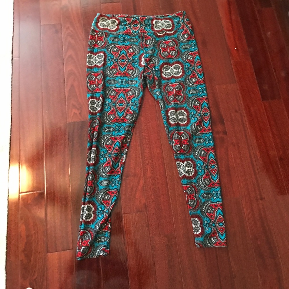 Beautiful bandana pattern leggings