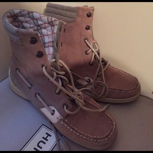 Size 9 sperry boots