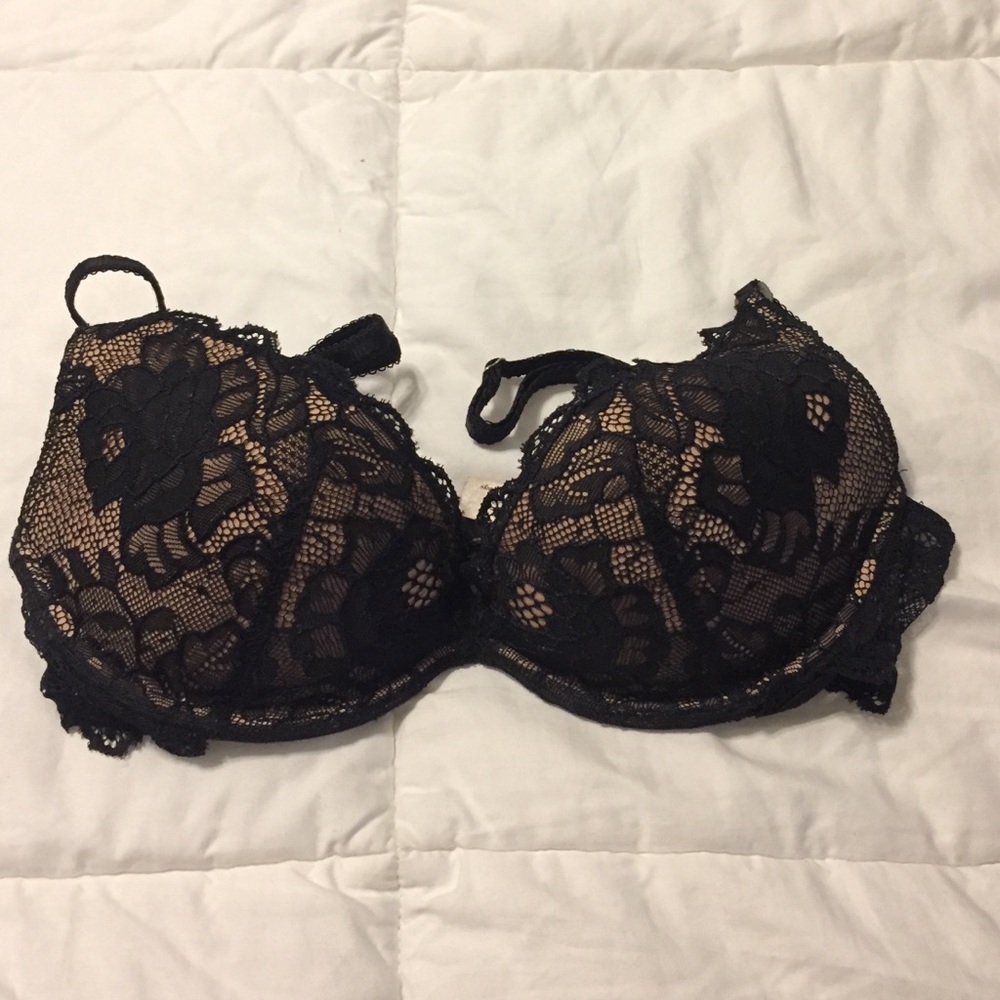 VS black lace bra. Like new!