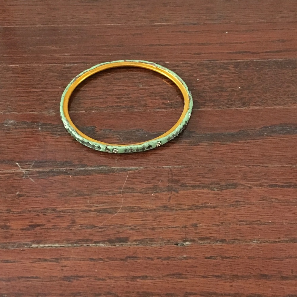 I am selling a super cute bracelet