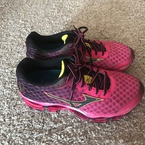 Mizuno Athletic Shoes