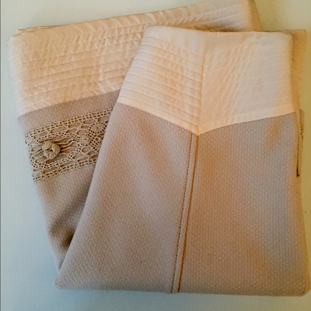 Max Mara cream wool skirt w satin & lace detail 6