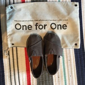 Toms toddler shoes !
