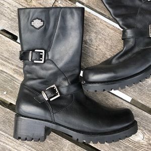 Awesome shape black leather short Harley boots