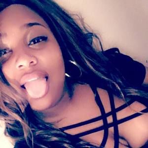 Meet your Posher, Dekia