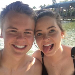 Meet your Posher, Abbey