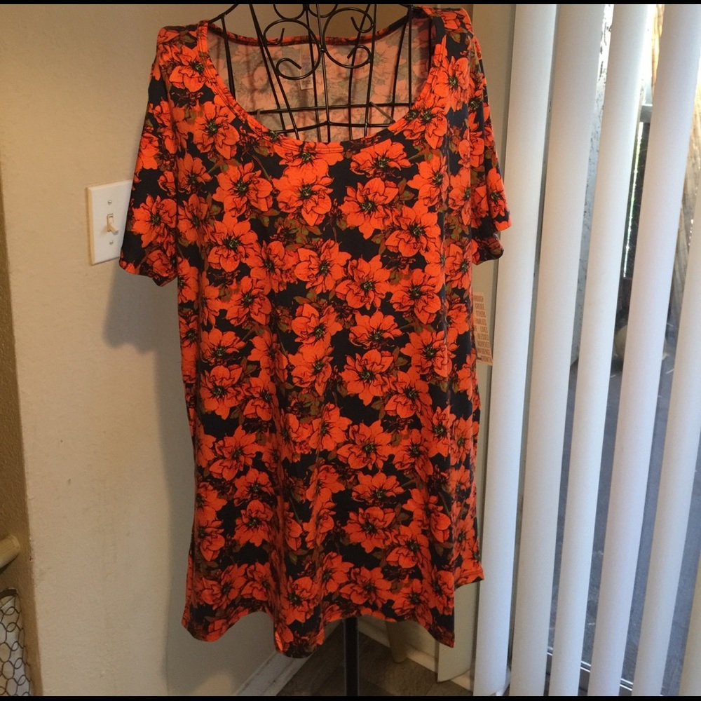 Xl Nwt Lularoe Classic tee