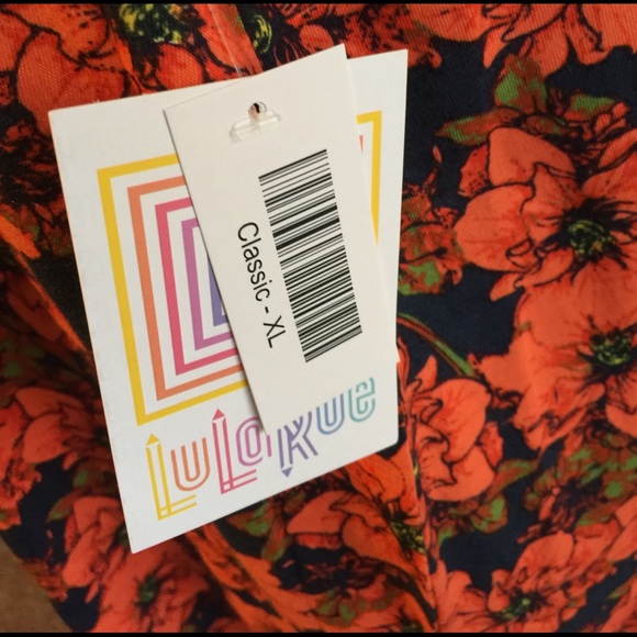 Xl Nwt Lularoe Classic tee - Picture 3 of 3