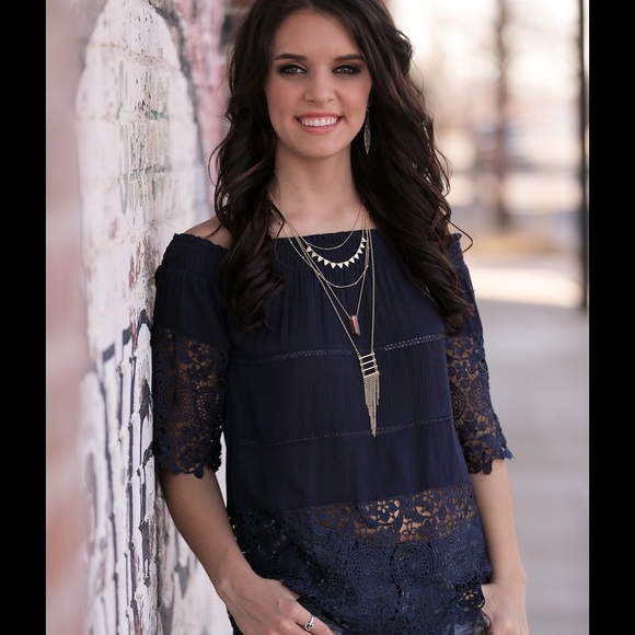 ✨LAST ONE✨5 tier necklace set - Picture 3 of 3