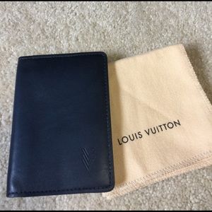 Authentic Louis Vuitton Men's Leather Wallet Navy Authentic Louis Vuitton Men's Leather Wallet Navy