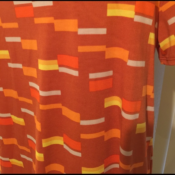 Small Classic tee Lularoe - Picture 2 of 3