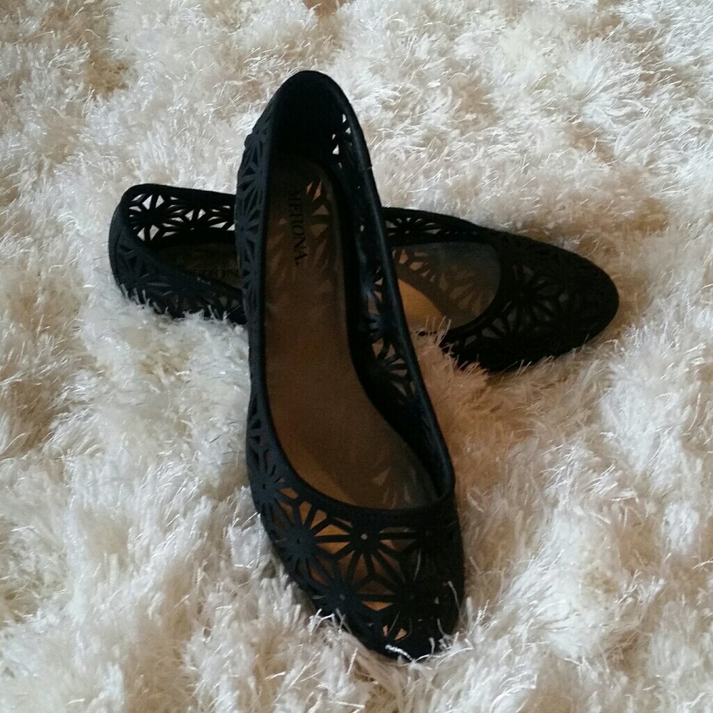 Merona Black Geometric Cut Out Kitty Heels