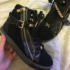 NEVER WORN MK HIGH TOPS SUEDE