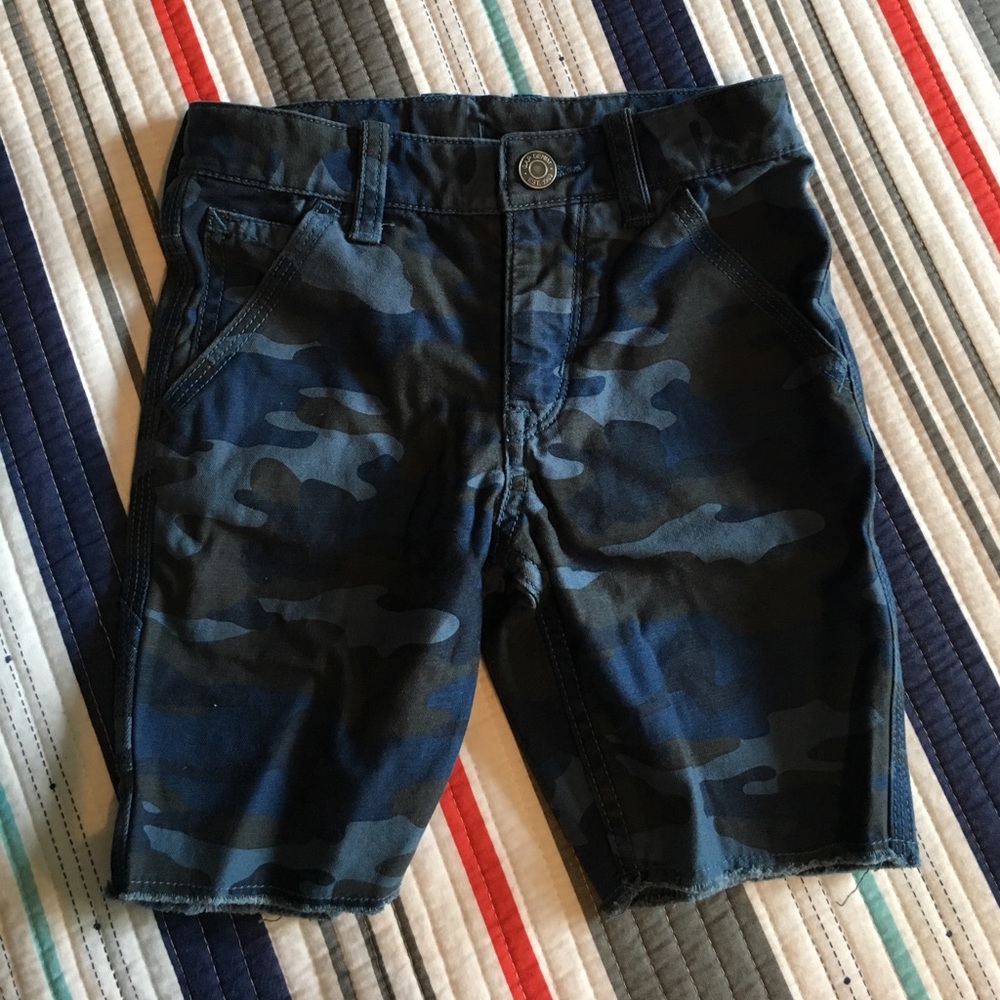 GAP CAMO BOY SHORTS
