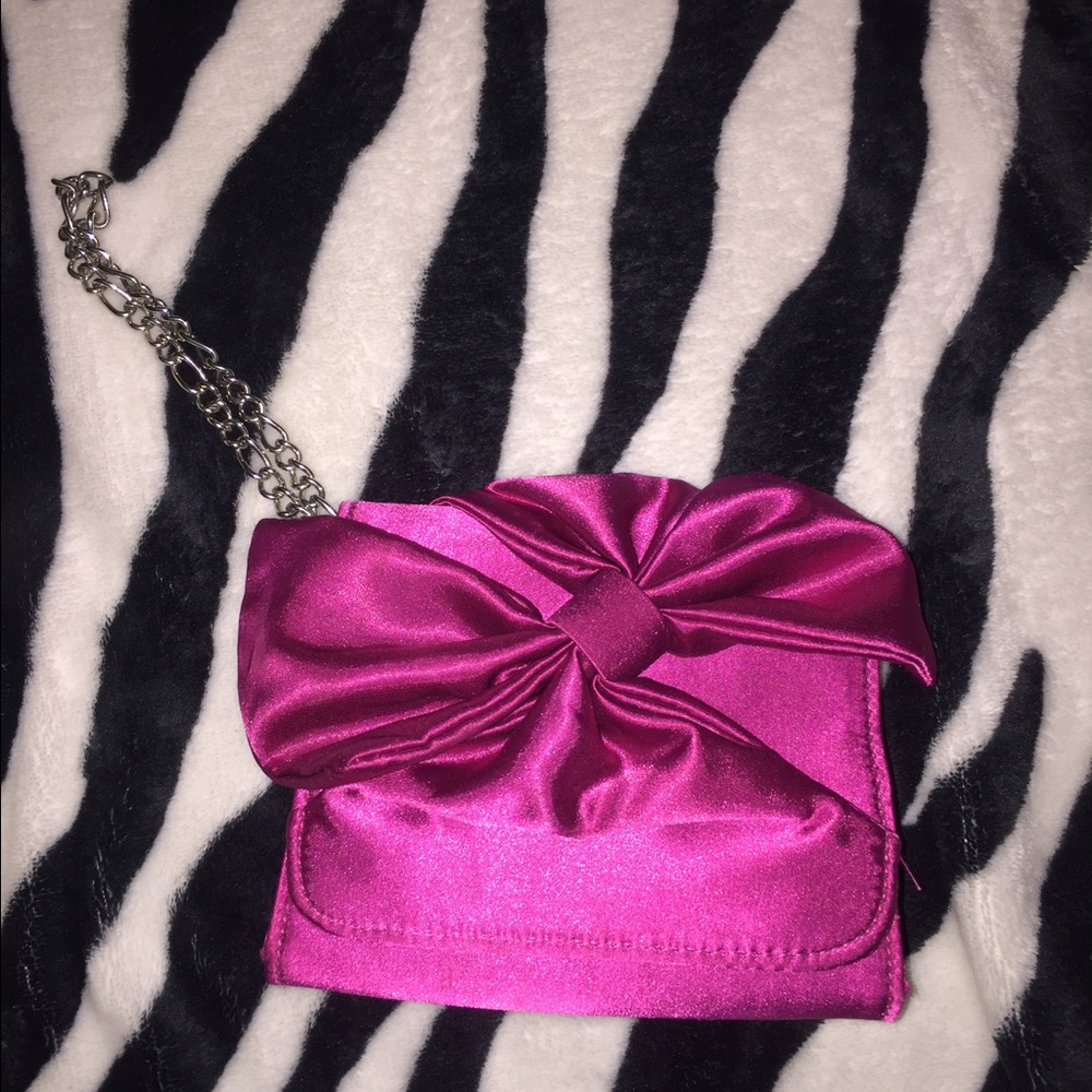 Small wristlet
