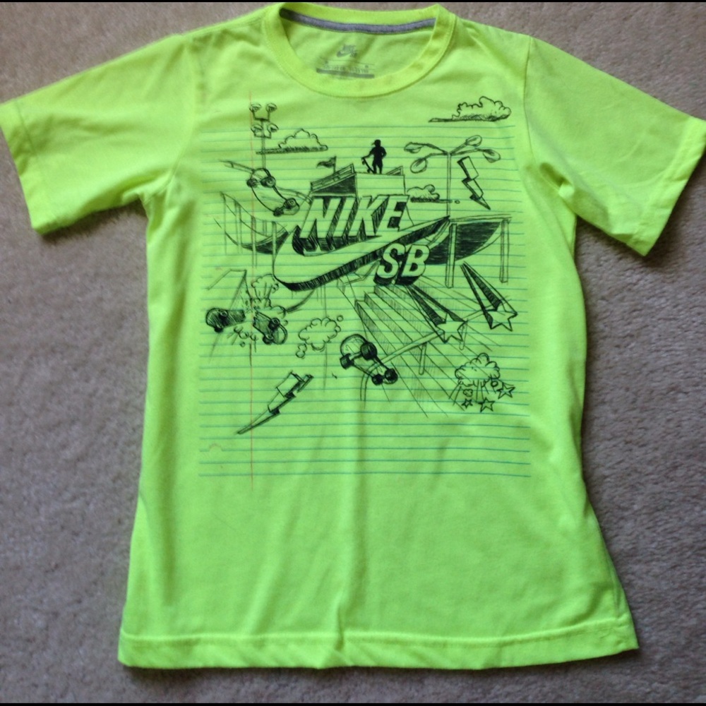 Nike kids shirt size M 10-12 barely worn
