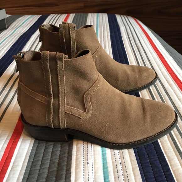 Dolce Vita Shoes - Dolce Vita booties !