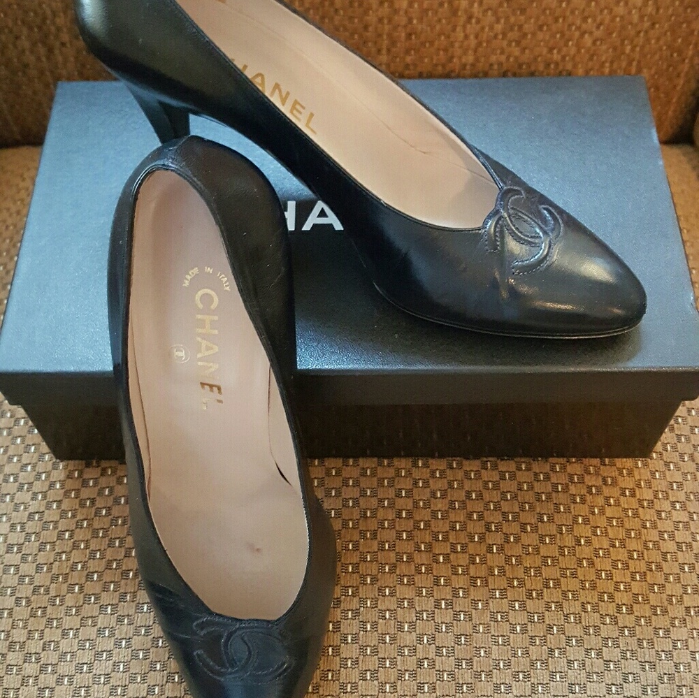 CHANEL CLASSIC BLACK PUMP