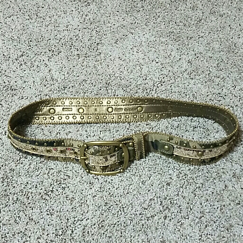 Cute camo/bling belt Size medium