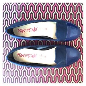 Navy blue flats with shiny toes