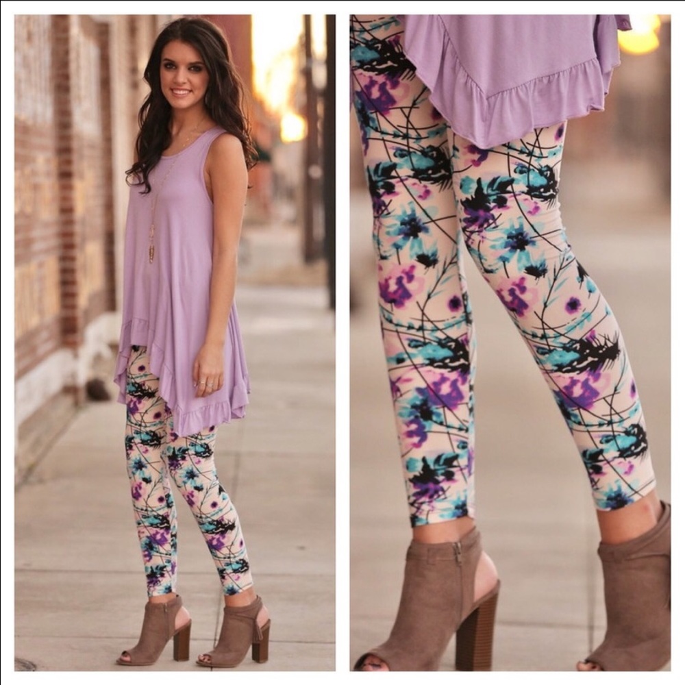 😻😻🌺🌺LAST PAIR CREAM LILAC BLUE FLORAL LEGGING