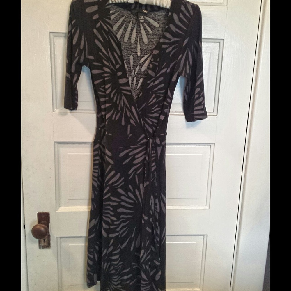 H&M Sexy Wrap V-neck dress, Sz 6