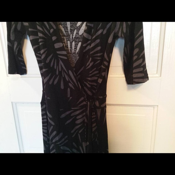 H&M Sexy Wrap V-neck dress, Sz 6 - Picture 3 of 4