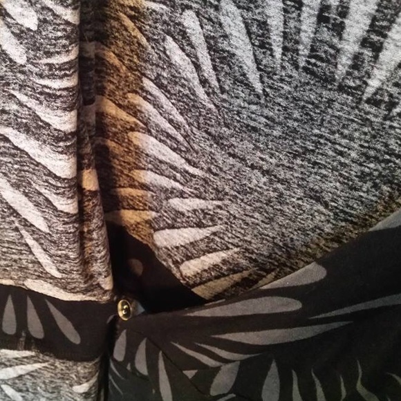 H&M Sexy Wrap V-neck dress, Sz 6 - Picture 4 of 4