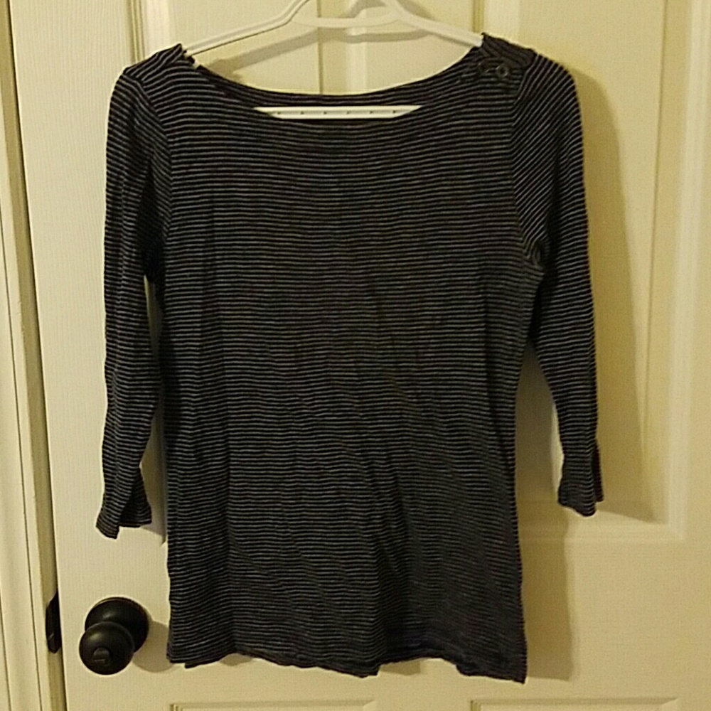 Scoop neck 3/4 length sleeves top