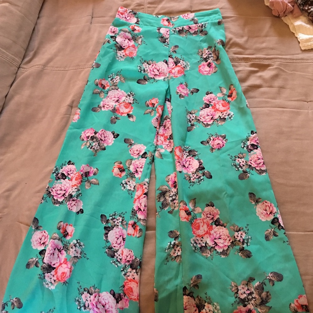 Floral Loose Pants size S (3/4)