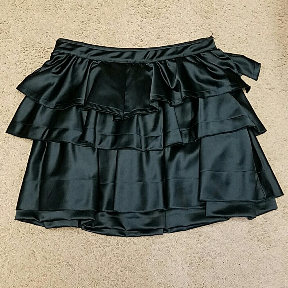 NWT Zara Dark green ruffle skirt sz XL