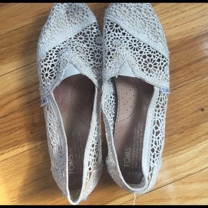 Toms women's size 7.5- Natural moroccan crochet
