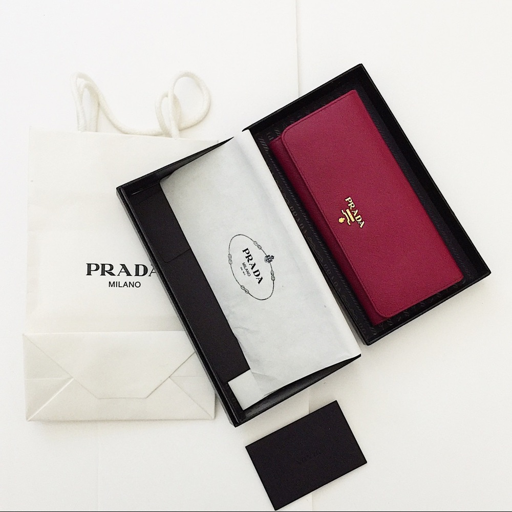 Prada new authentic wallet