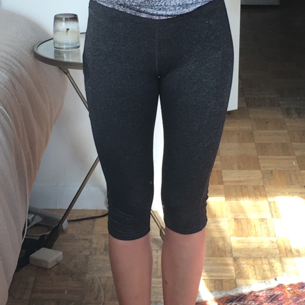 Forever 21 Capri leggings with multiple pockets