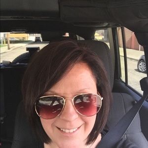 Meet your Posher, Crystal