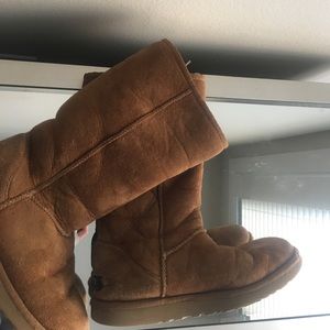 Used size 7 uggs stain on the left side