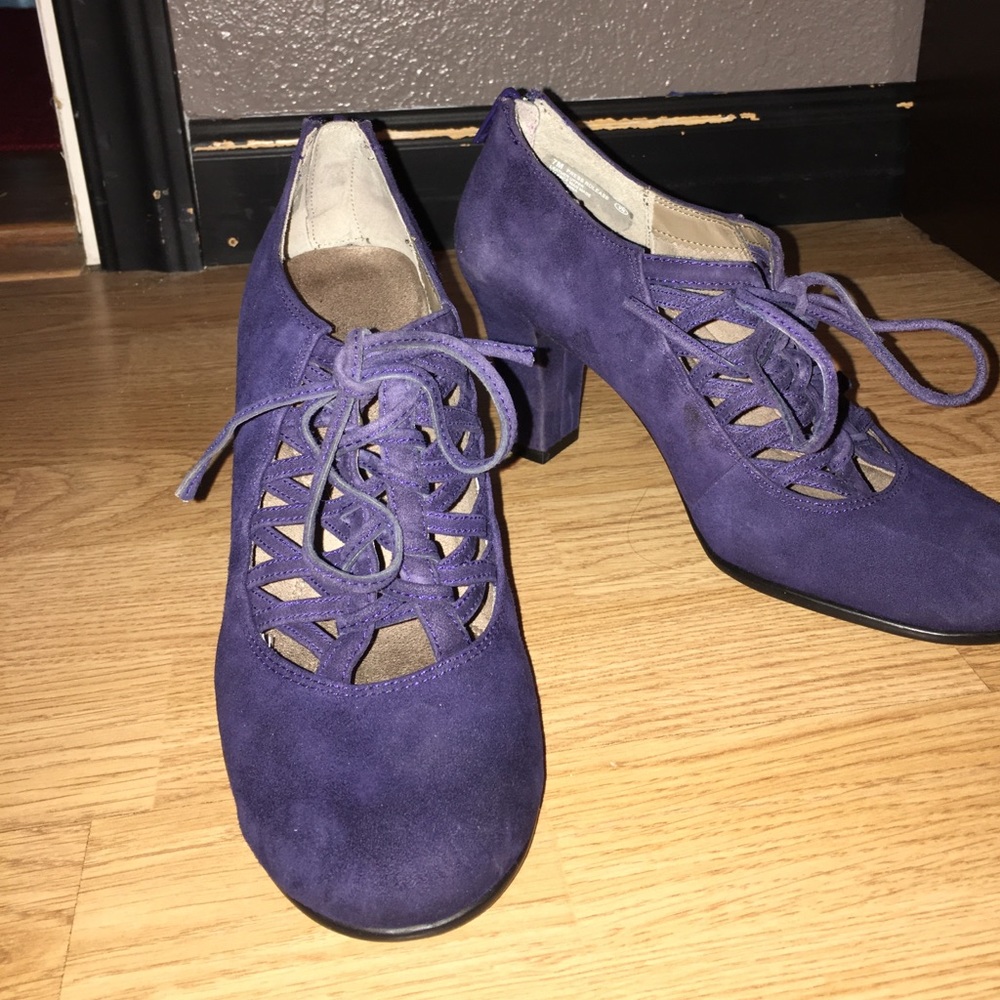 Navy lace up pumps